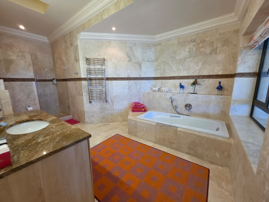 6 Bedroom Property for Sale in Myoli Beach Western Cape